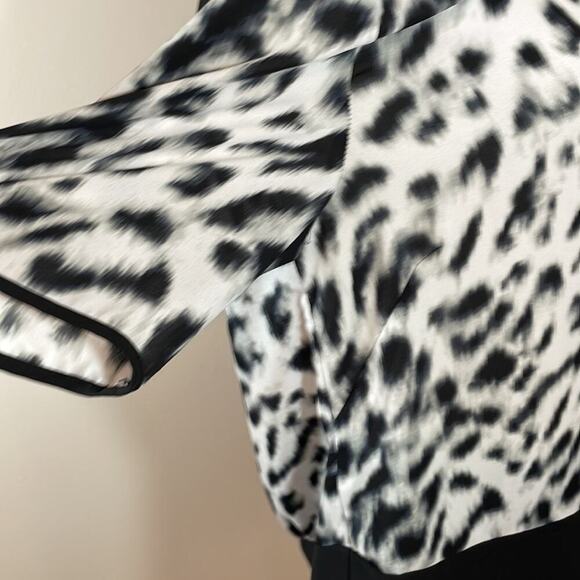 Chico’s asymmetrical hem blouse - Picture 4 of 9